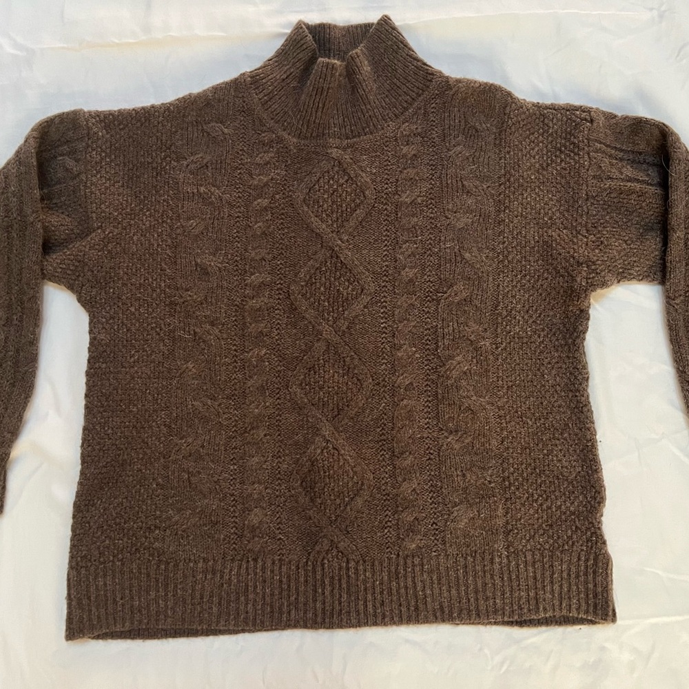 Gap Women’s Brown Cable Knit Sweater